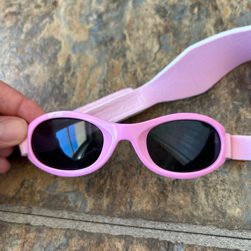Adjustable infant sunglasses w/ headstrap